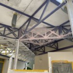 Hier wurde die gesamte Eisenkonstruktion von einem heruntergekommenen Violett in ein strahlend reines Weiss verwandelt. SK01